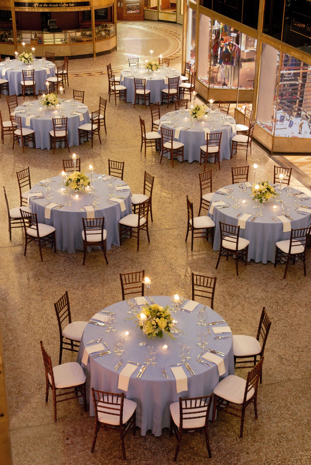 Round Banquet Table